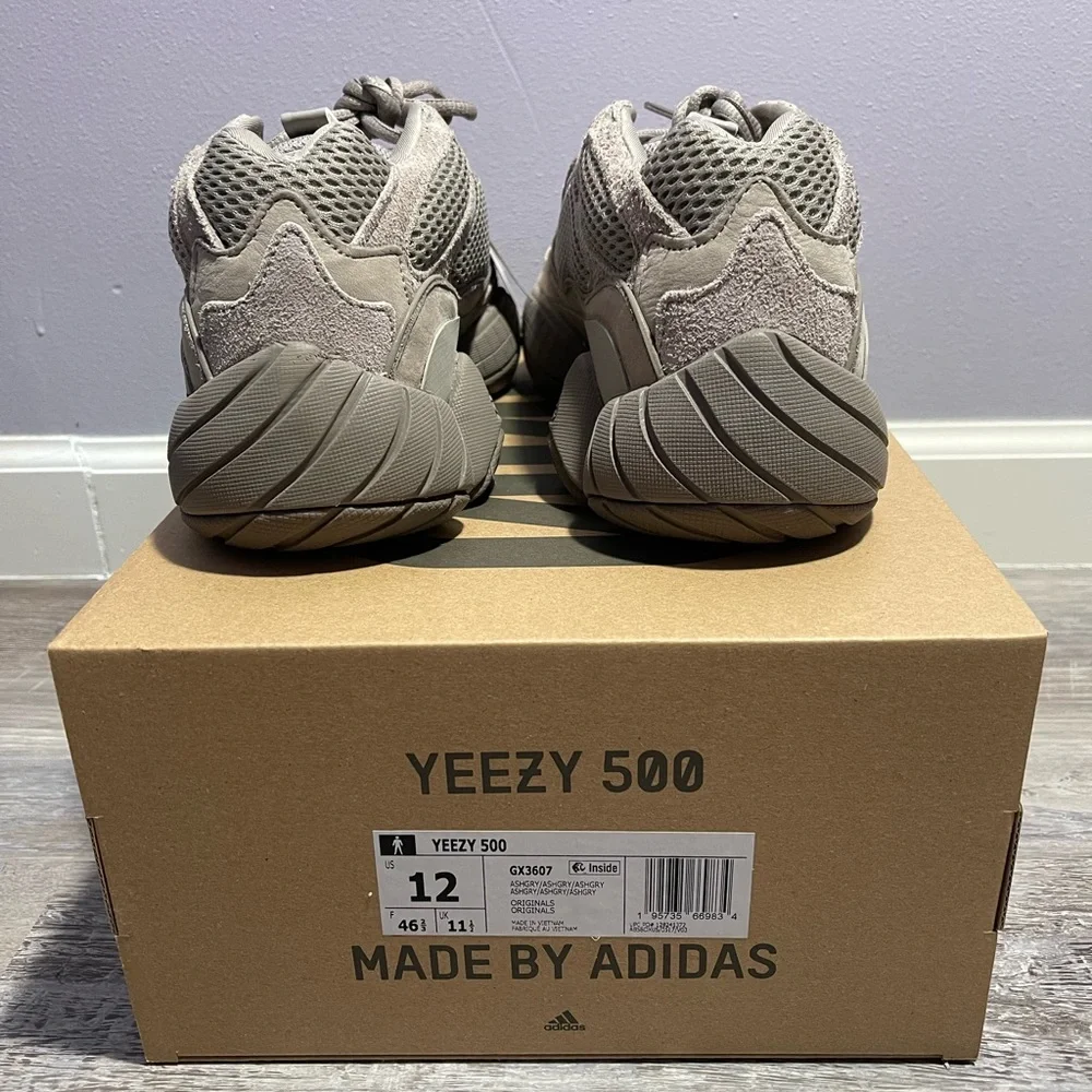 Yeezy 500 - Picture 4 of 5